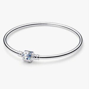Sparkling Barrel Clasp Bangle